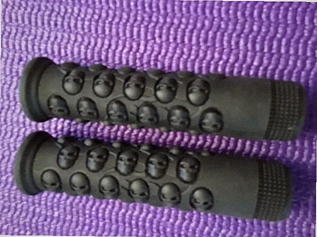 BICYCLE BMX, CRUISER, ATB, MOUNTAIN BIKE BLACK SOFT SKULL HANDLEBAR BAR GRIPS🔥