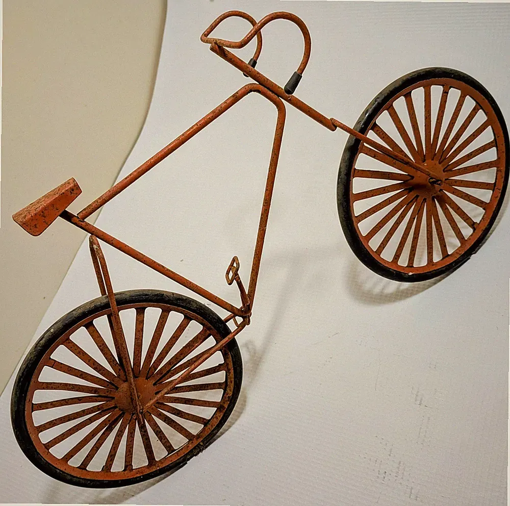 Retro Metal Bicycle Set: Red Bike